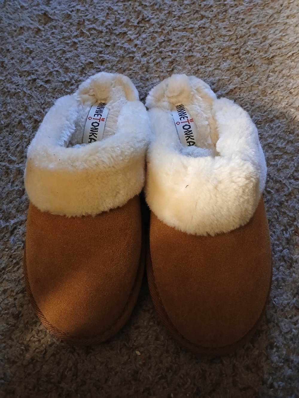 Minnetonka Chestnut Suede Slip-On Slippers with Cream Shearling Collar